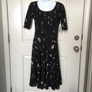 LuLaRoe Nicole - medium Black with tan arrows 😍